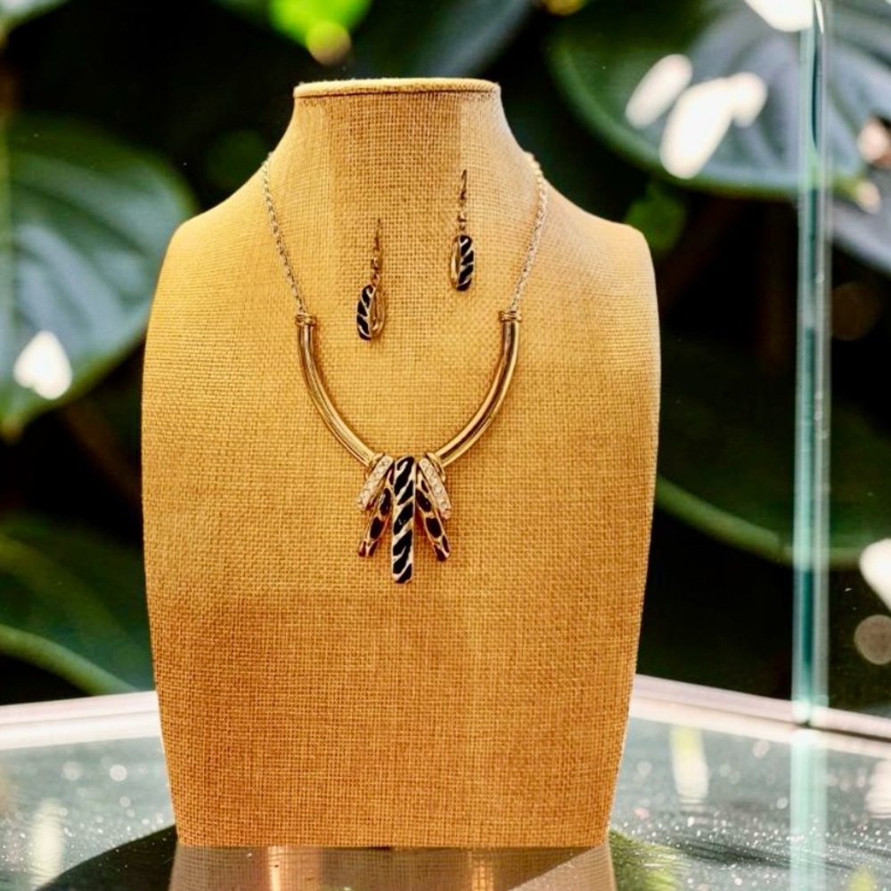 Elegant Gold and Black  Jewelry Set NWOT